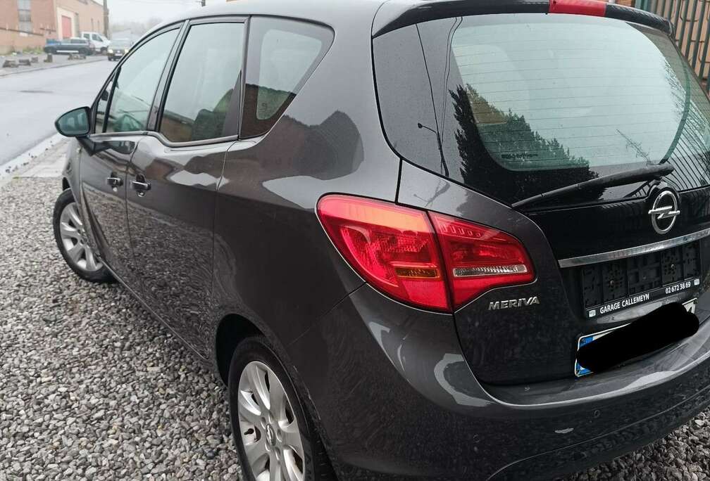 Opel 1.4 - 100 Twinport Disneyland Paris