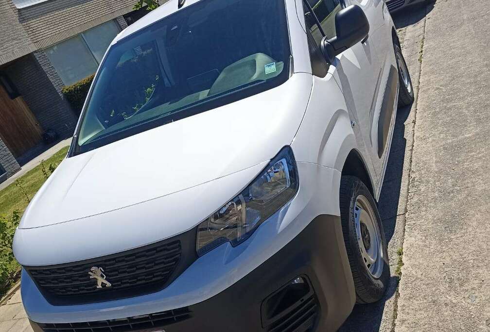 Peugeot 1.5 BlueHDi L1 STD Light S/S (EU6.4)