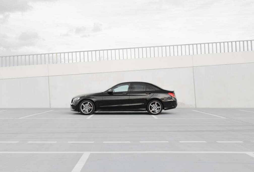 Mercedes-Benz C 180 AMG LINE