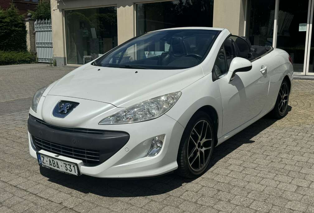 Peugeot Peugeot 308 cabriolet 1.6 essence , airco , gps , siège en cuir et chauffant , 2 clé