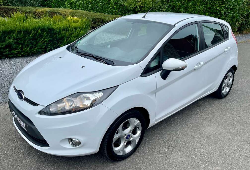 Ford 1.4i Titanium , 2012, 145.000km , clim , garantie