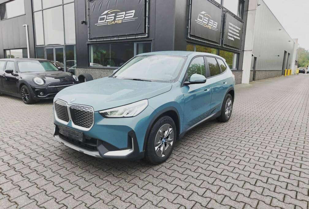 BMW eDrive20 / Cruise / LED / apple / CAM / Zetelverwarming / 17\