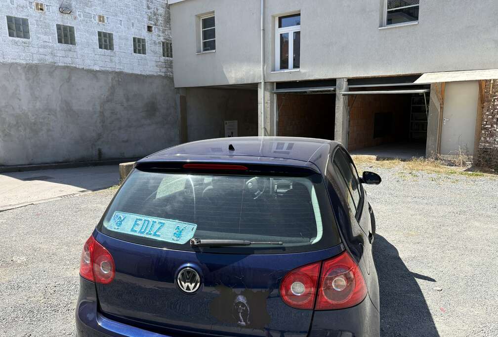 Volkswagen 1.6 FSI Tour