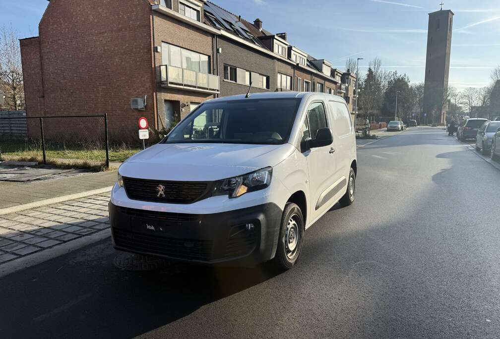 Peugeot 1.5 BlueHDi 100 L1 EHZ Premium Service Edition