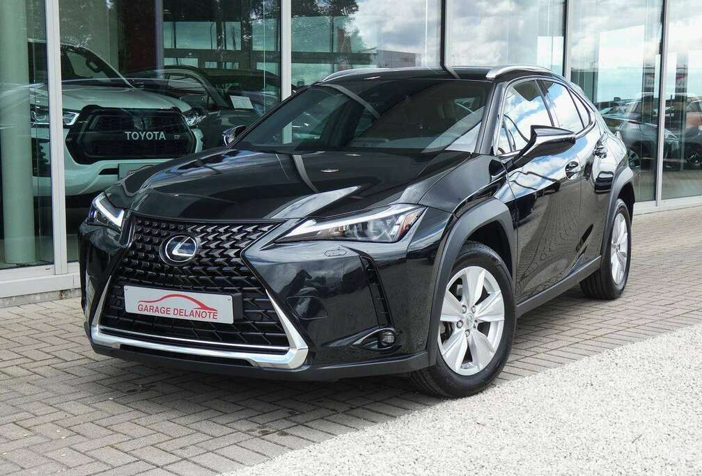 Lexus HYBRID +ZWART LEDER +Zetelverwarming +Dodehoek +GPS +Parkeersensoren V&A +Camera