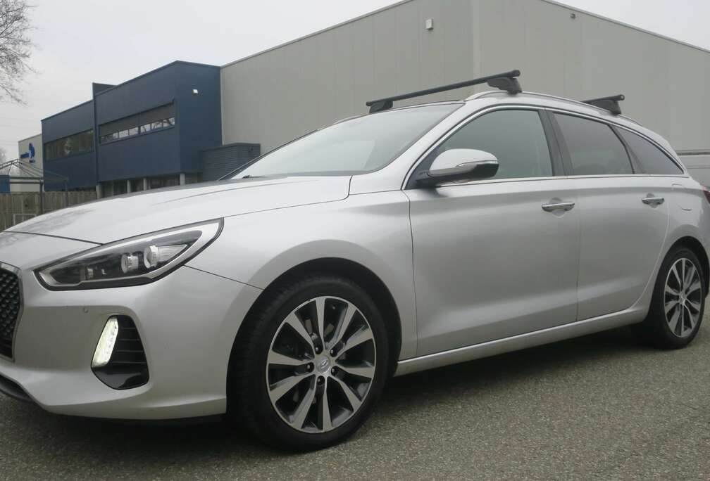 Hyundai SW 1.6 CRDi Sky DCT  \