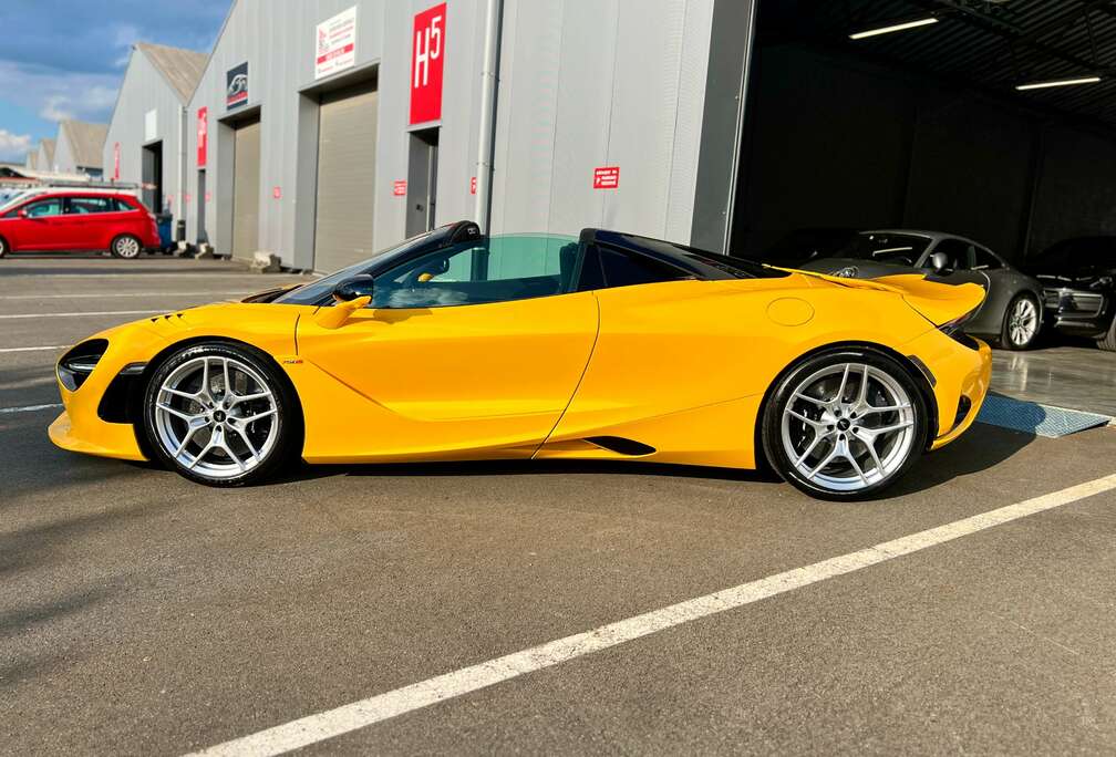 McLaren 750 S spider