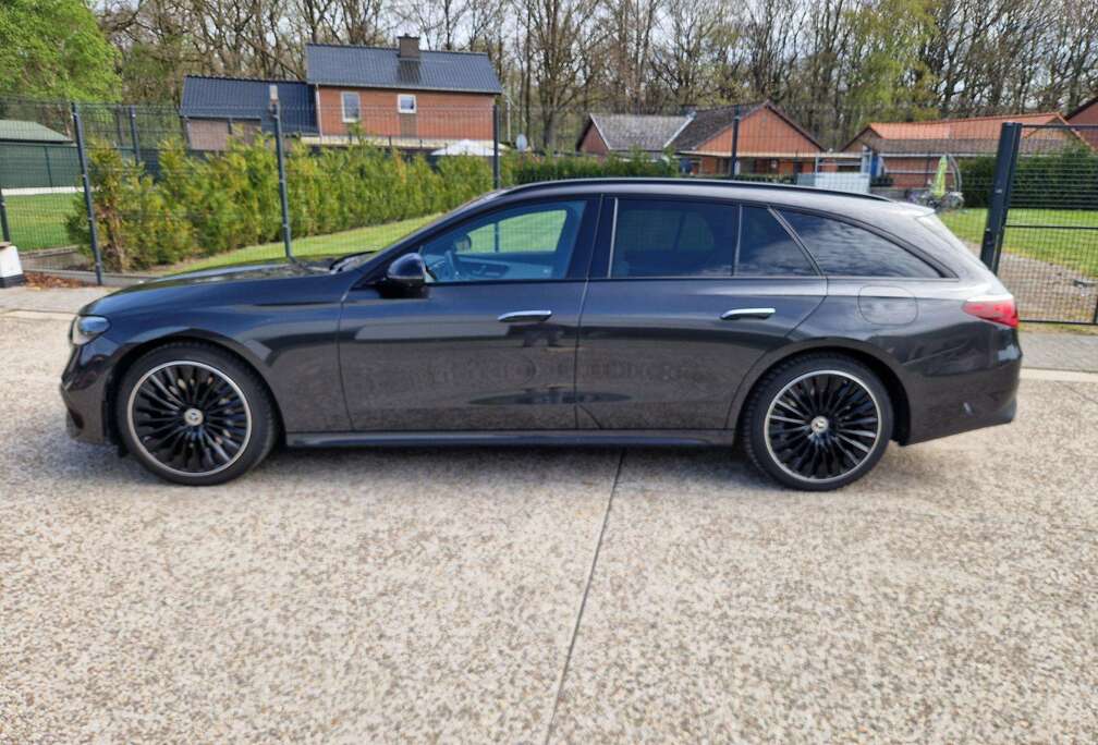 Mercedes-Benz E Break 300 e PHEV AMG Line (230 kW)