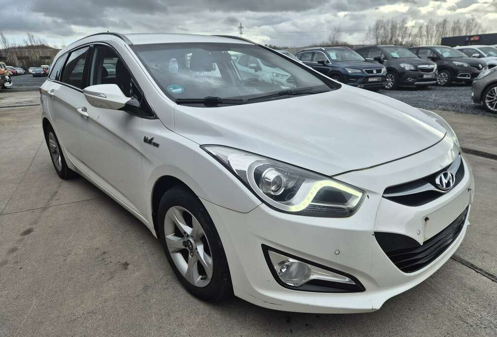 Hyundai SW 1.7 CRDi Blue Drive//USB//MARCHAND OU EXPORT