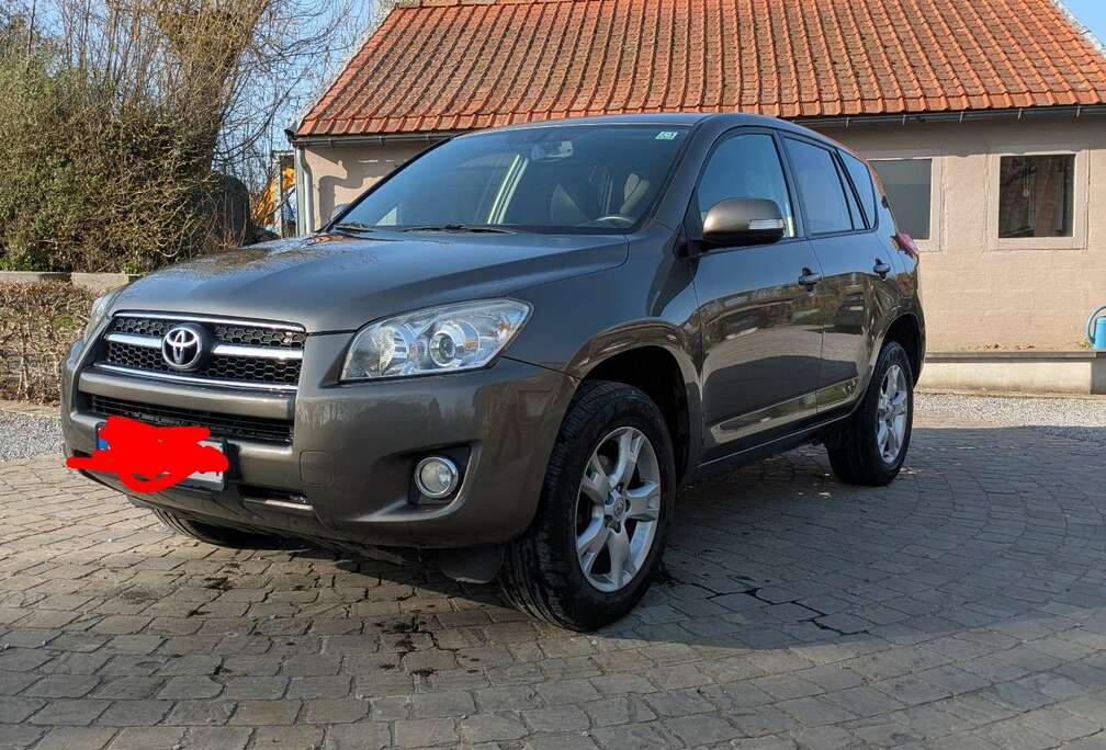 Toyota 2010 2.2L D-4D 184000km