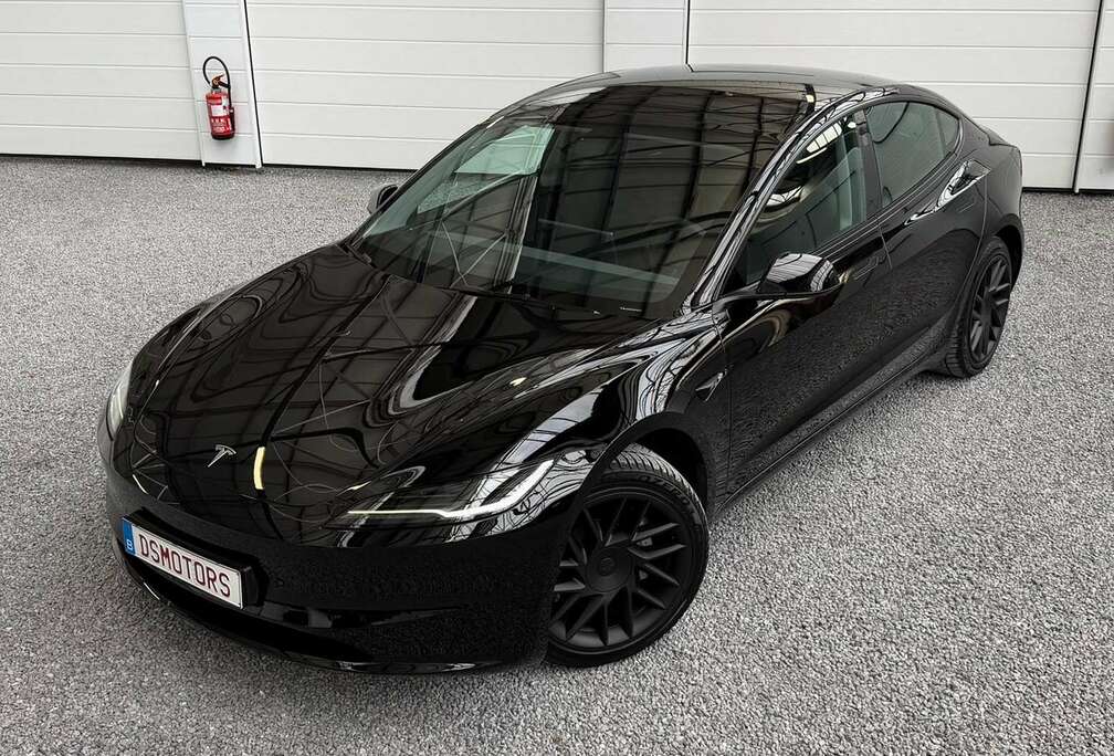 Tesla RWD  Extra set wintervelgen & -banden  BTW wagen