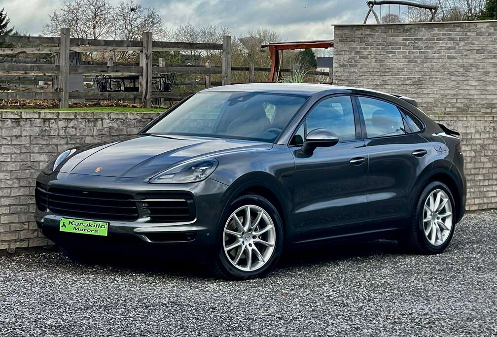 Porsche E-HYBRID COUPE 3.0i TOIT PANO CHRONO AIRMATIC