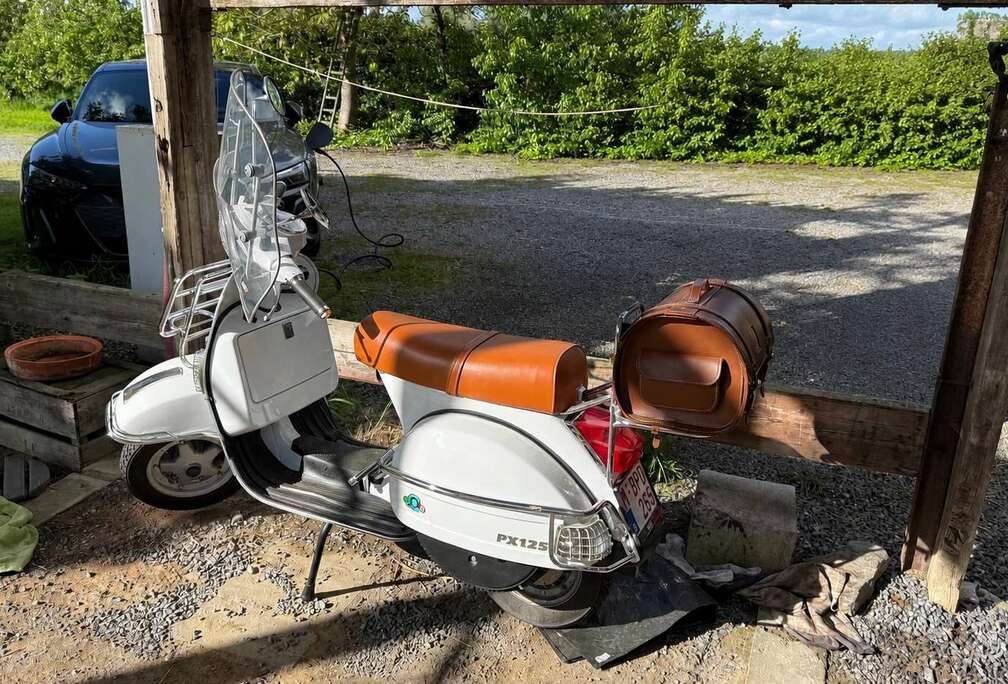 Piaggio Vespa PX125 2T Custom White Edition