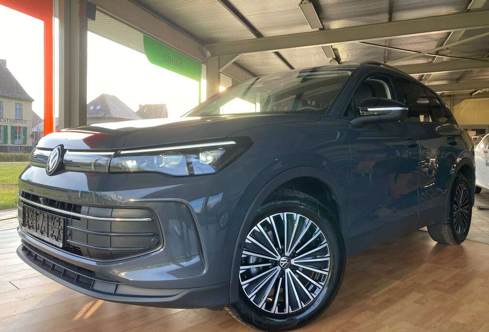 Volkswagen Tiguan AUTOMAAT -GPS -Airco 3zone -App -Cam 360° -Wegklapbare Trekhk