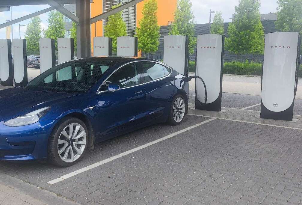 Tesla Standard Reichweite Plus Hinterradantrieb