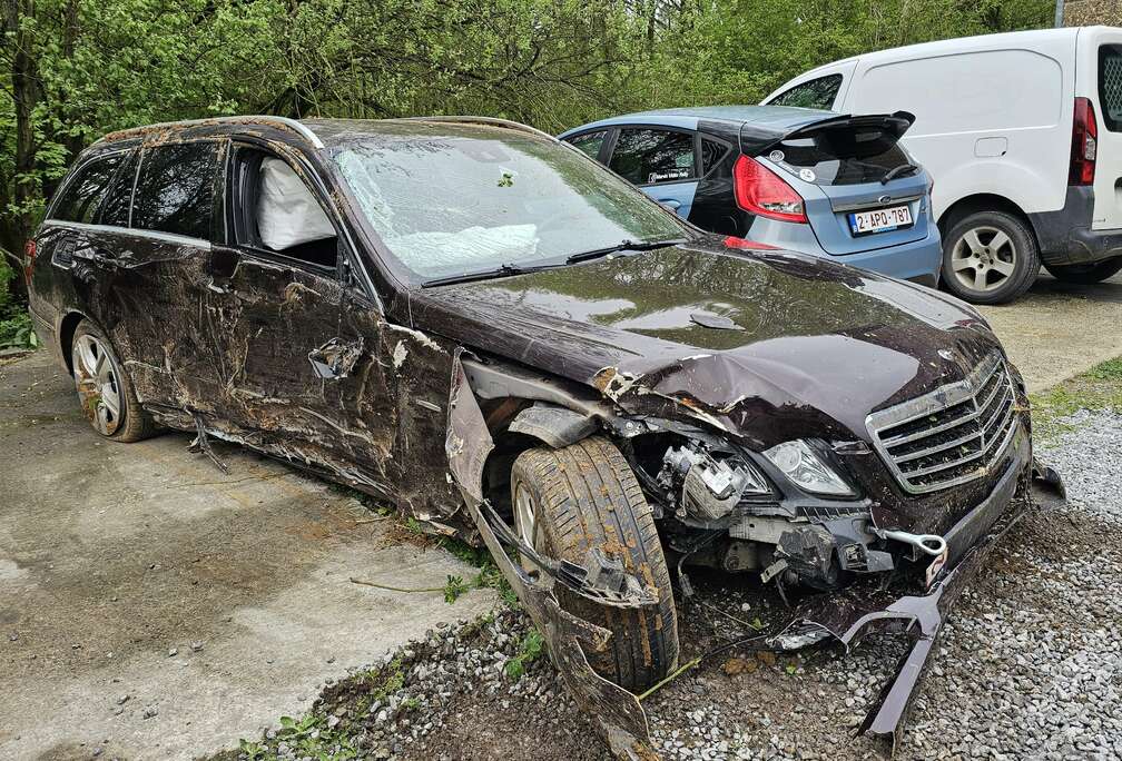 Mercedes-Benz E 200 CDI BE Elegance accidentée