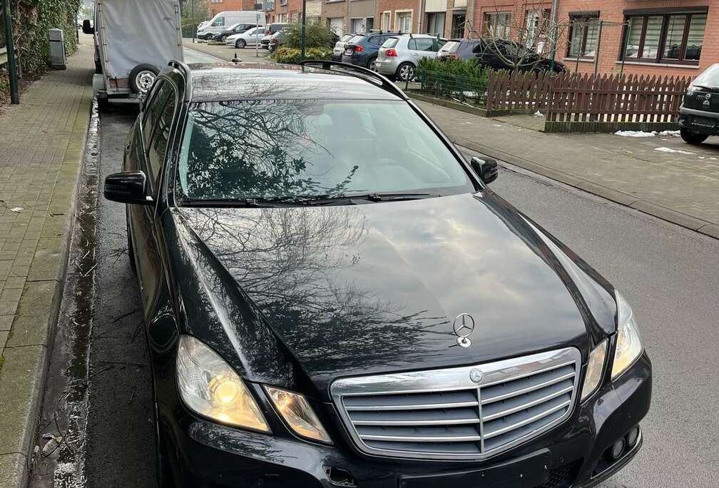 Mercedes-Benz START-STOP / XÉNON / AVEC FEUILLE ROSE