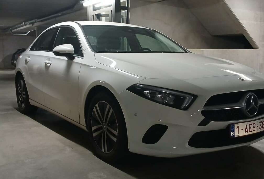 Mercedes-Benz limousine/sedan