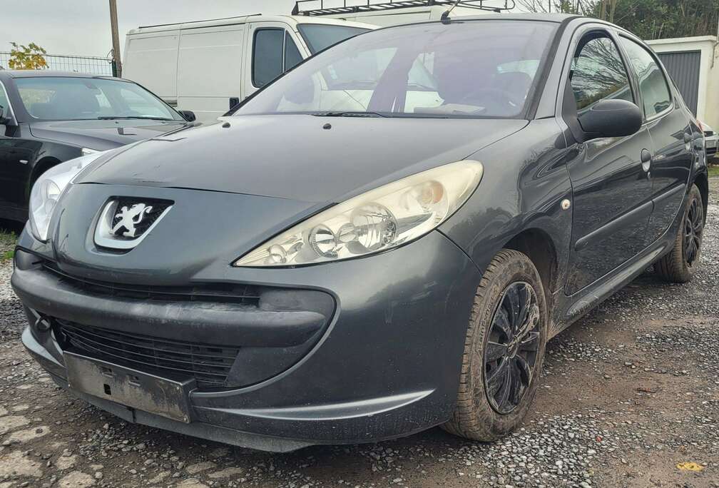 Peugeot + 1.1i wordt GEKEURD 1STE EIG 5 deurs euro 5 2010