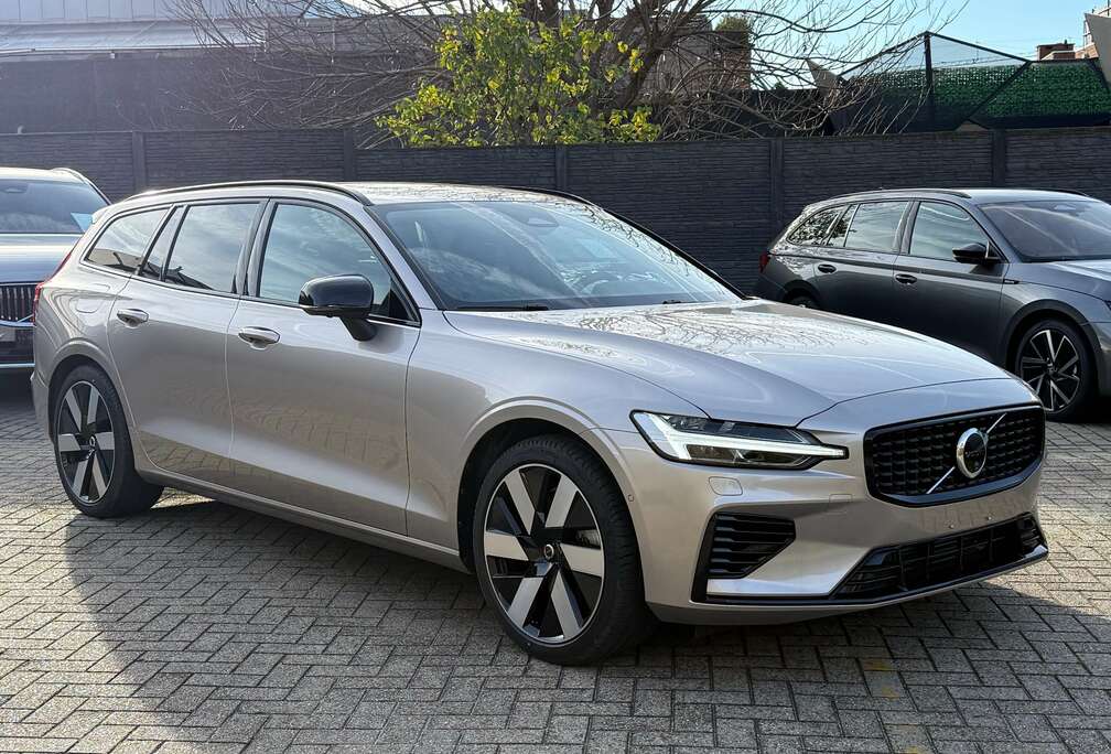 Volvo T6 Plug-in Hybrid AWD Plus Dark \