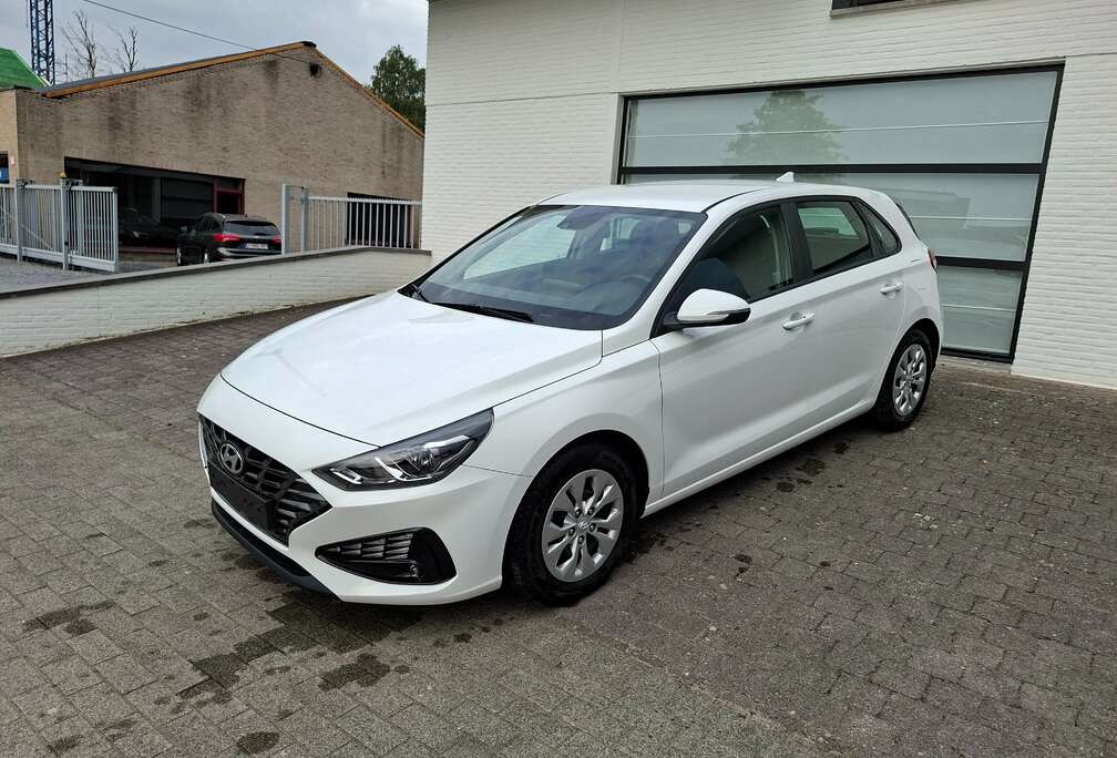 Hyundai 1.0i wit parelmoer app connect camera sensoren