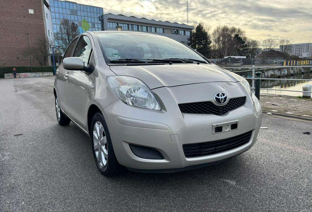 Toyota Yaris 1.33 VVT-i / AUTOMAAT / AIRCO