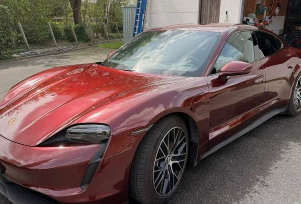 Porsche Taycan 93.4 kWh Taycan