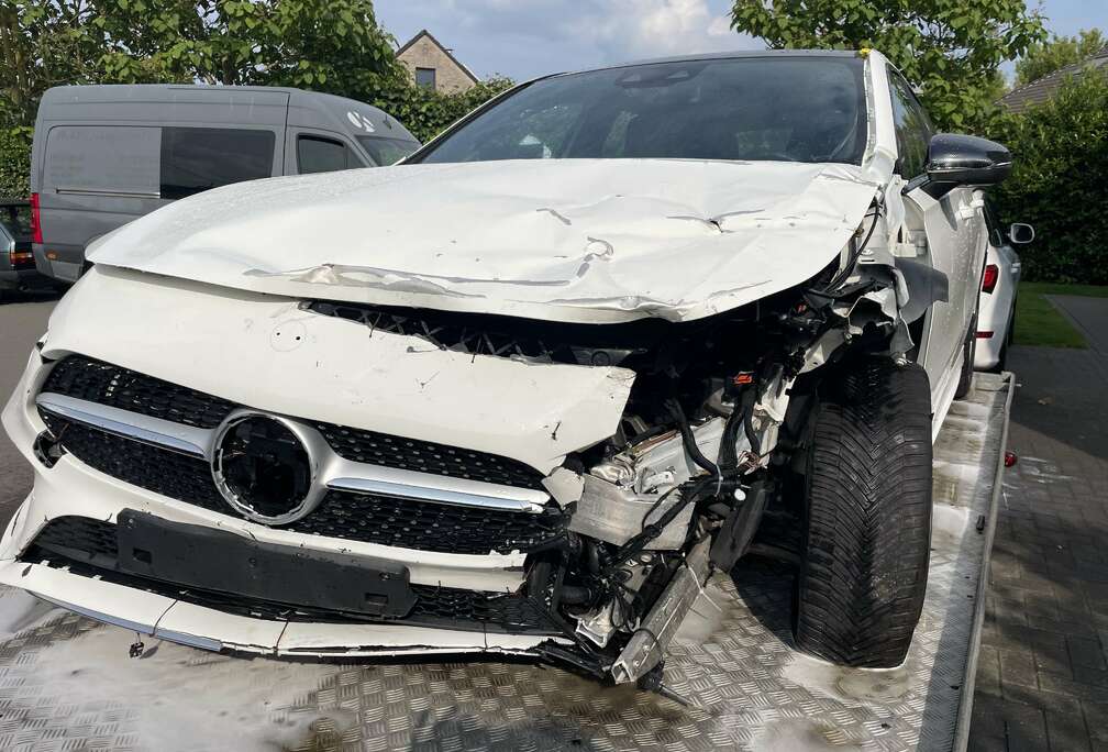 Mercedes-Benz A250e AMG