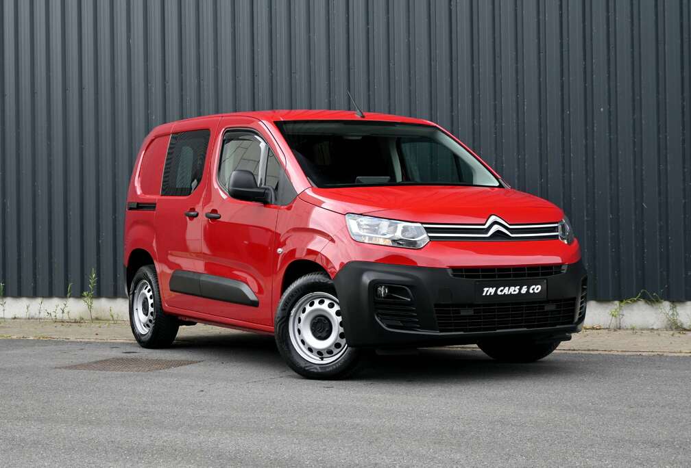 Citroen 1.2i Benzine / 3 zit, Gps, AC, Cam, Carplay, Ramen achter