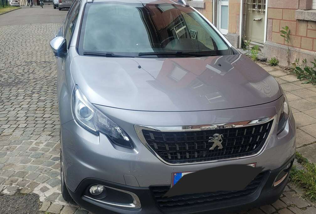 Peugeot 2008 1.2i PureTech Style