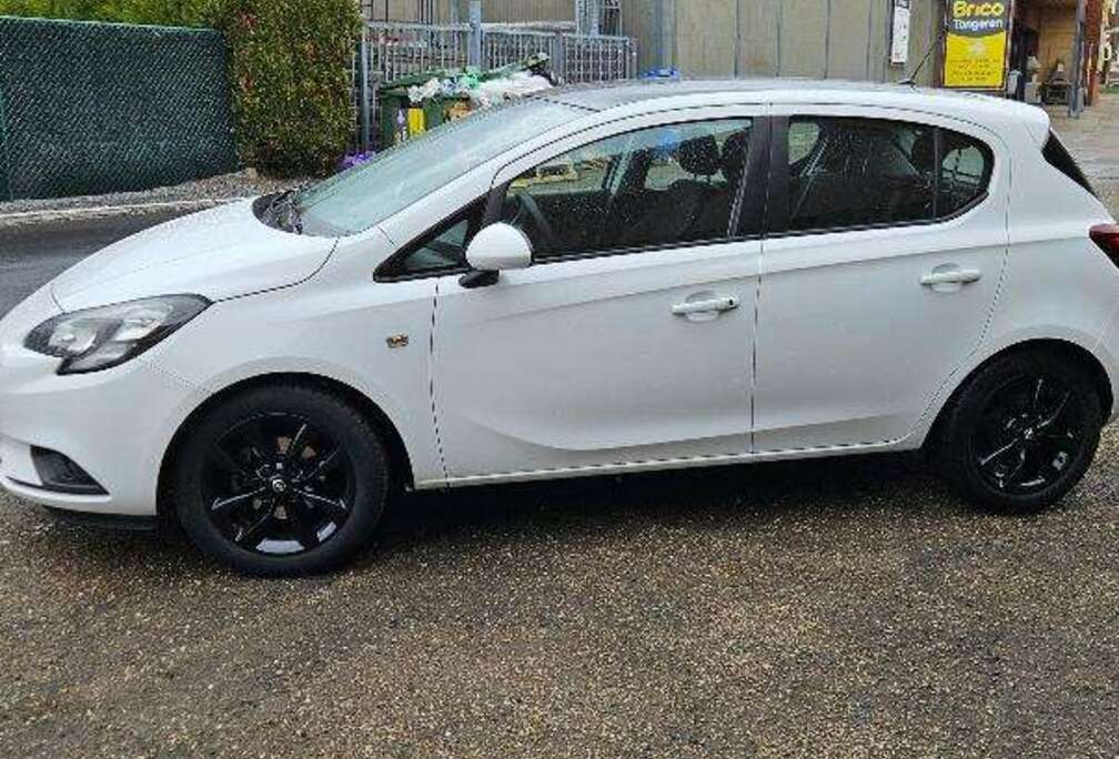 Opel Corsa 1.4i Black Edition