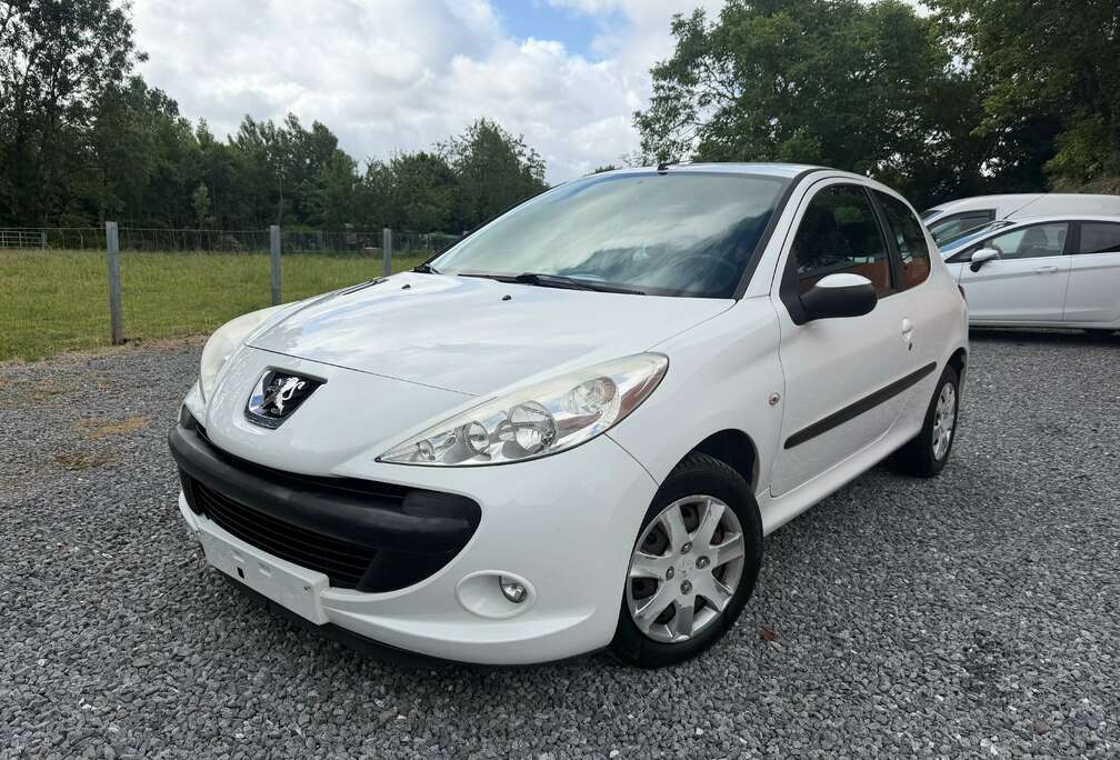 Peugeot 206+ 1.1i / 111.000 KM / AIRCO / PRTE A IMMATRICULER