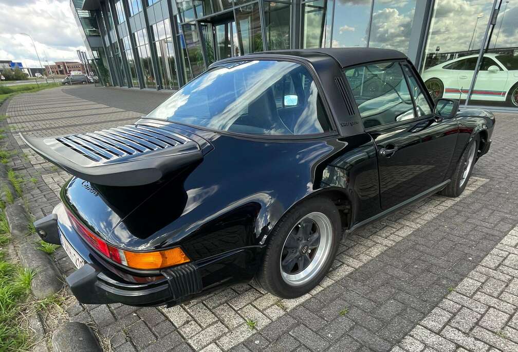 Porsche 911 Carrera