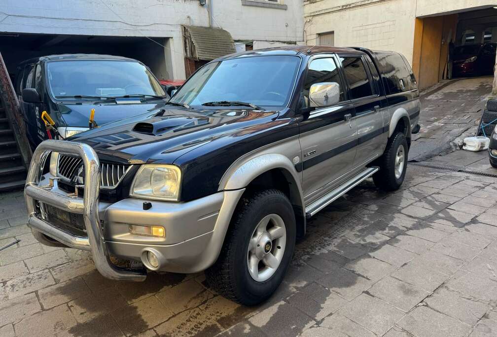 Mitsubishi Pick Up 4x4 Intense + Autm.