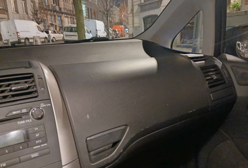 Toyota Auris 1.4i VVT-i Linea Luna