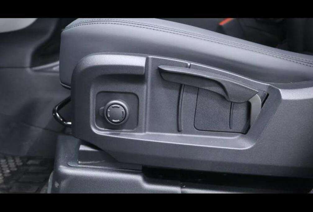 Land Rover 110 D200 S AWD Auto MY26