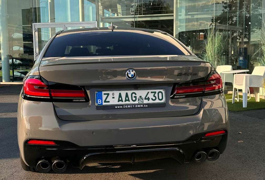 BMW 545e xDrive M Sport Edition met uitlaat systeem