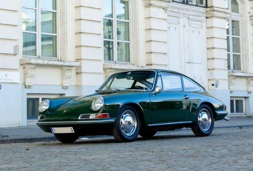 Porsche coupe