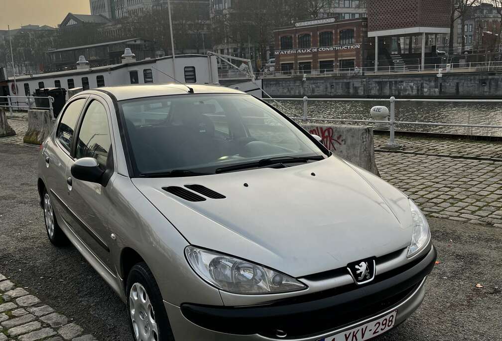 Peugeot  Peugeot 206 1.4 Essence  2007  122 300 km  Co