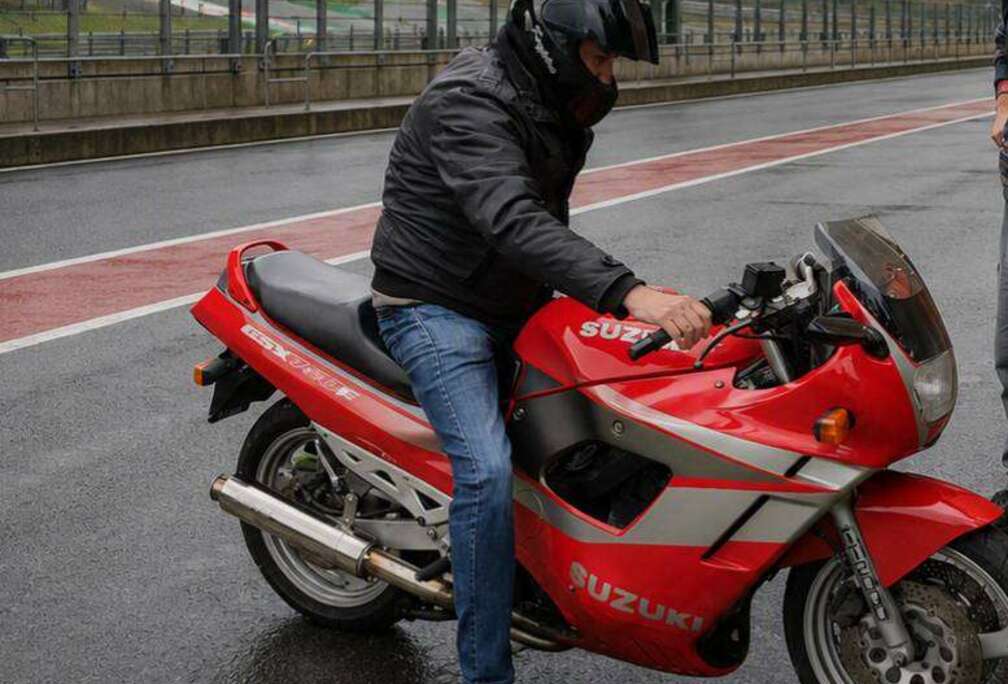 Suzuki gsxf