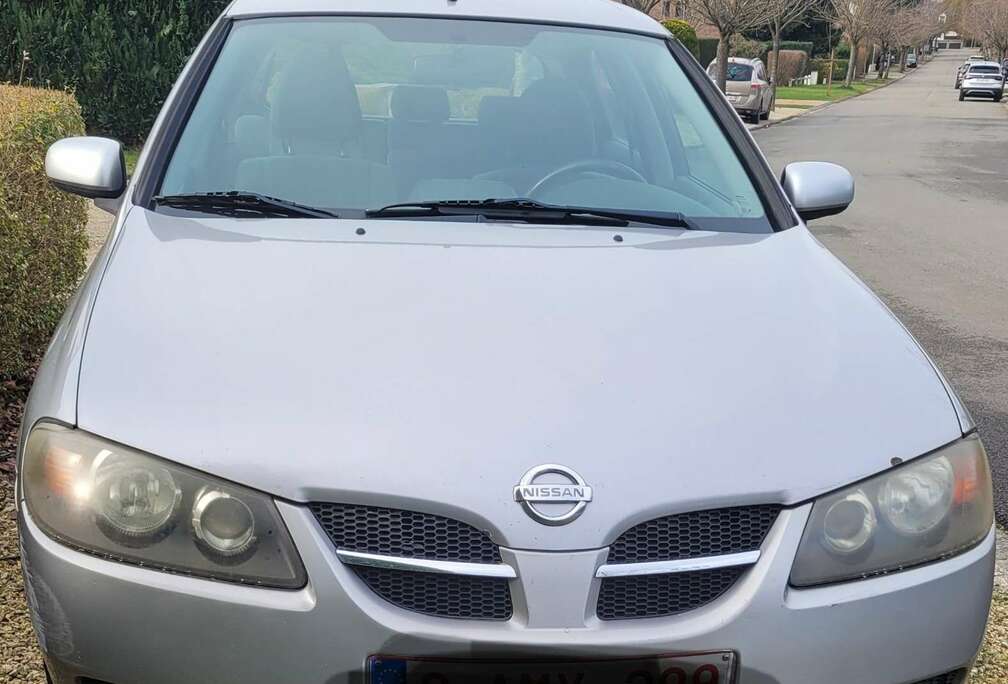 Nissan 1.8i 16v Acenta A/C