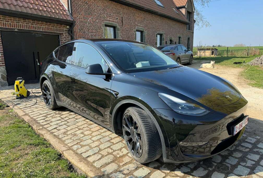 Tesla Model Y 72.5 kWh Dual Motor Performance (377 kW)