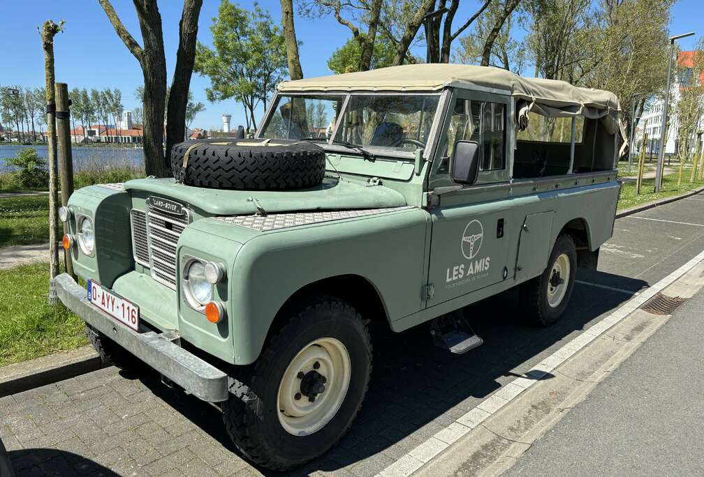 Land Rover 109 Series III