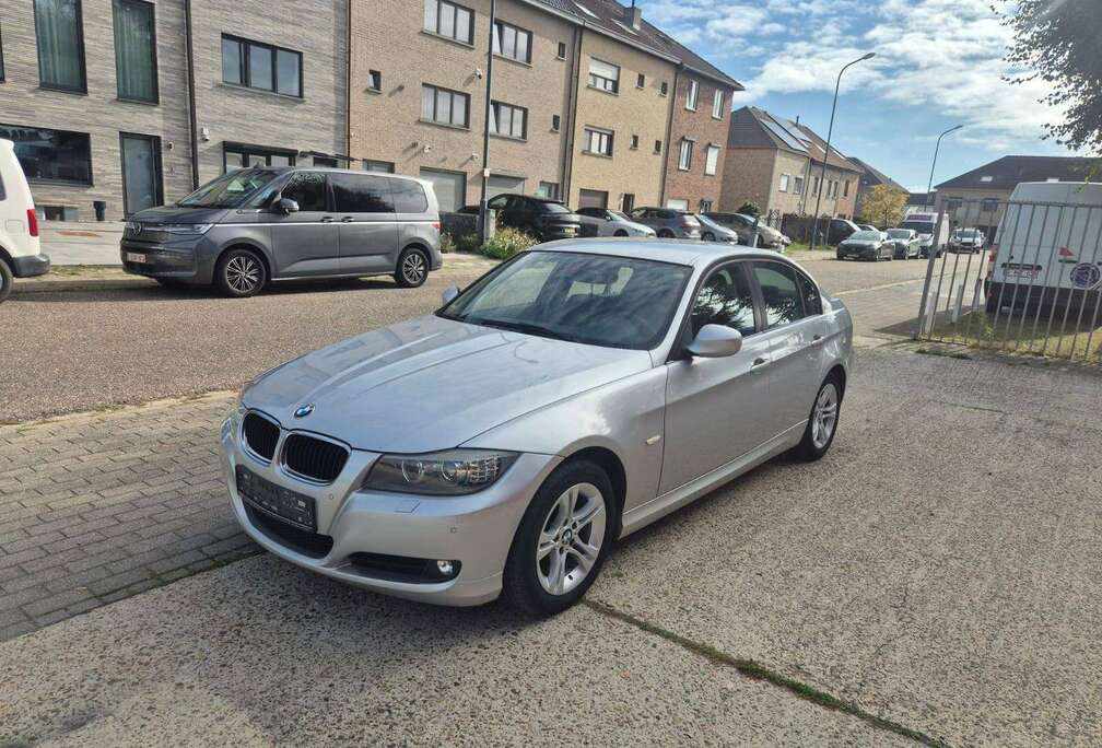 BMW 318i - Airco - Parkingssensoren - Zetelverwarming - Cruise Controle + Keuring - Carpass - Garantie
