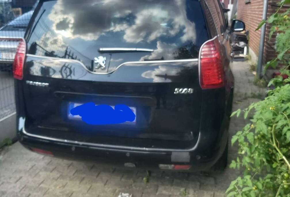 Peugeot 5008 1.6i Premium