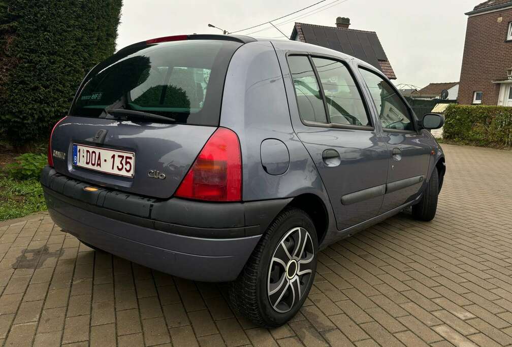 Renault ESSENCE 151.000km