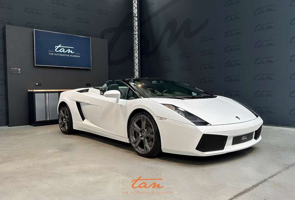 Lamborghini SPYDER 5.0i V10 40v E-Gear Full Services History