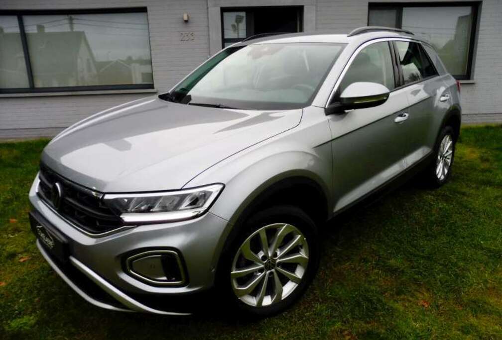 Volkswagen 1.5 TSI DSG Climatronic/LED/CarPlay/ParkAssist/17\