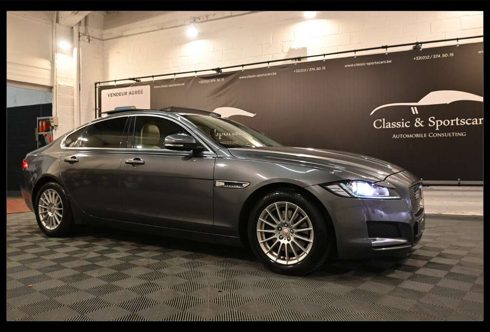 Jaguar XF 2.0 D / PANORAMA / CAMERA / CARPLAY / FULL