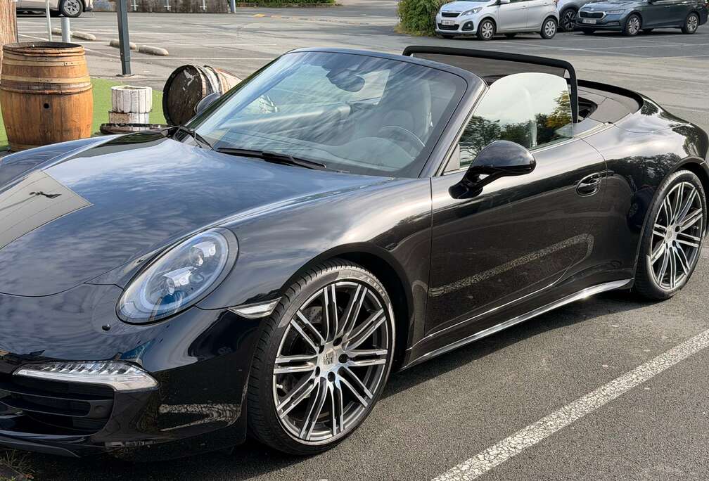 Porsche 911 Carrera 4 Cabriolet 3.4i Black Edition PDK